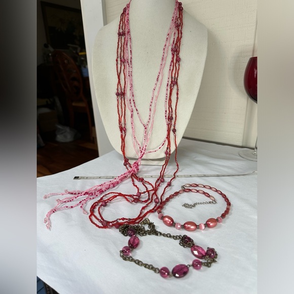 Four pink and fuchsia colored necklaces - Picture 6 of 6